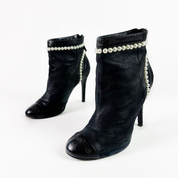 CHANEL Pearl Heel Black Ankle Boots Size 38 Booties CC Logo Metallic Leather - Picture 12 of 12